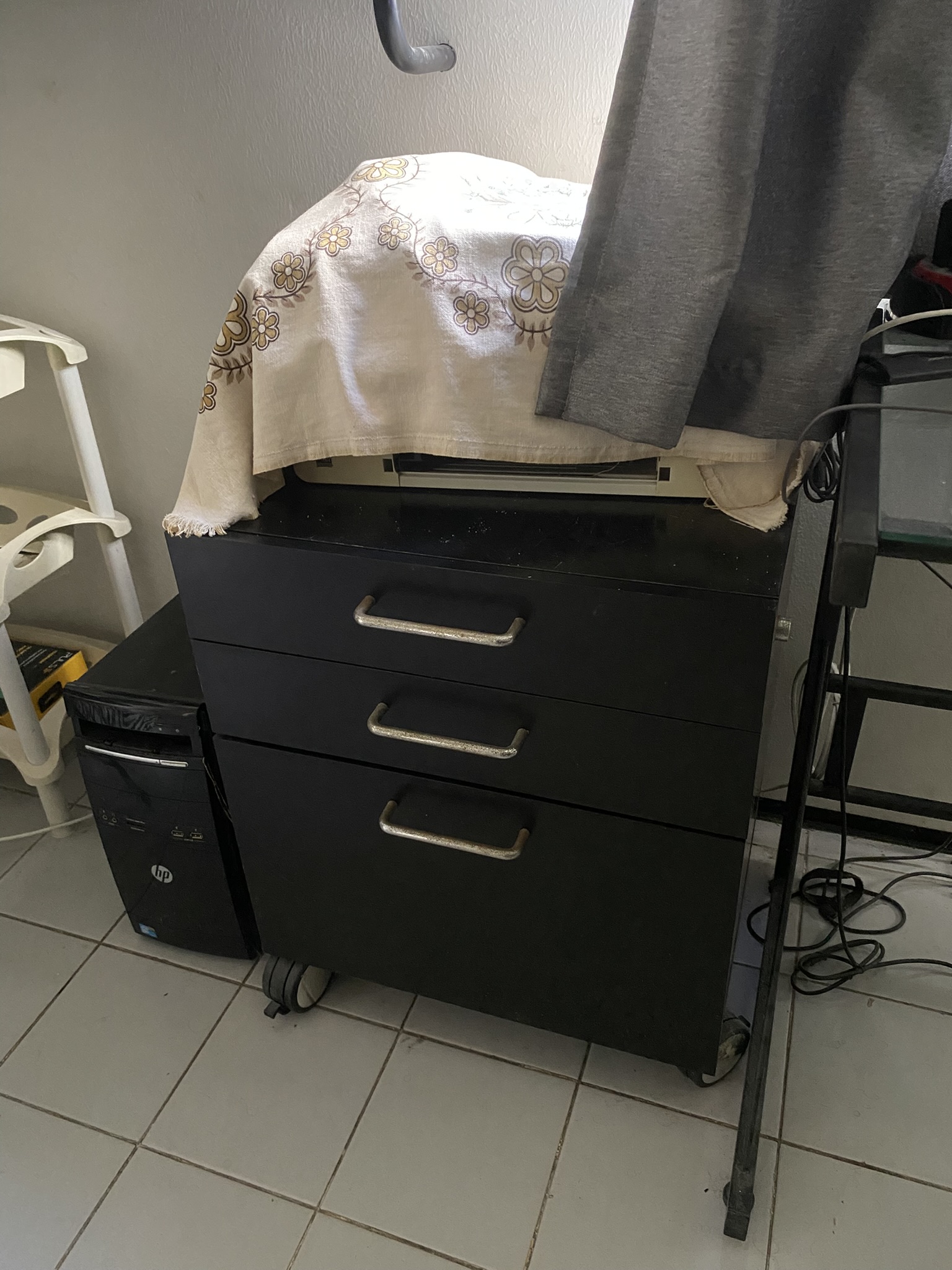 Armário Gaveteiro com Rodinha e Chave - Código PRD-004