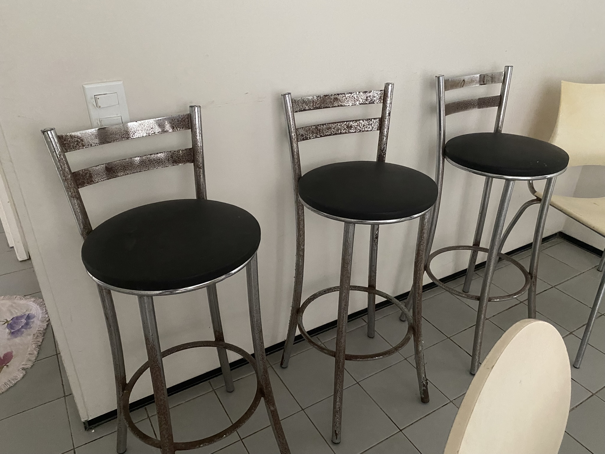 Banquetas Modernas com Encosto Preto - Código PRD-005