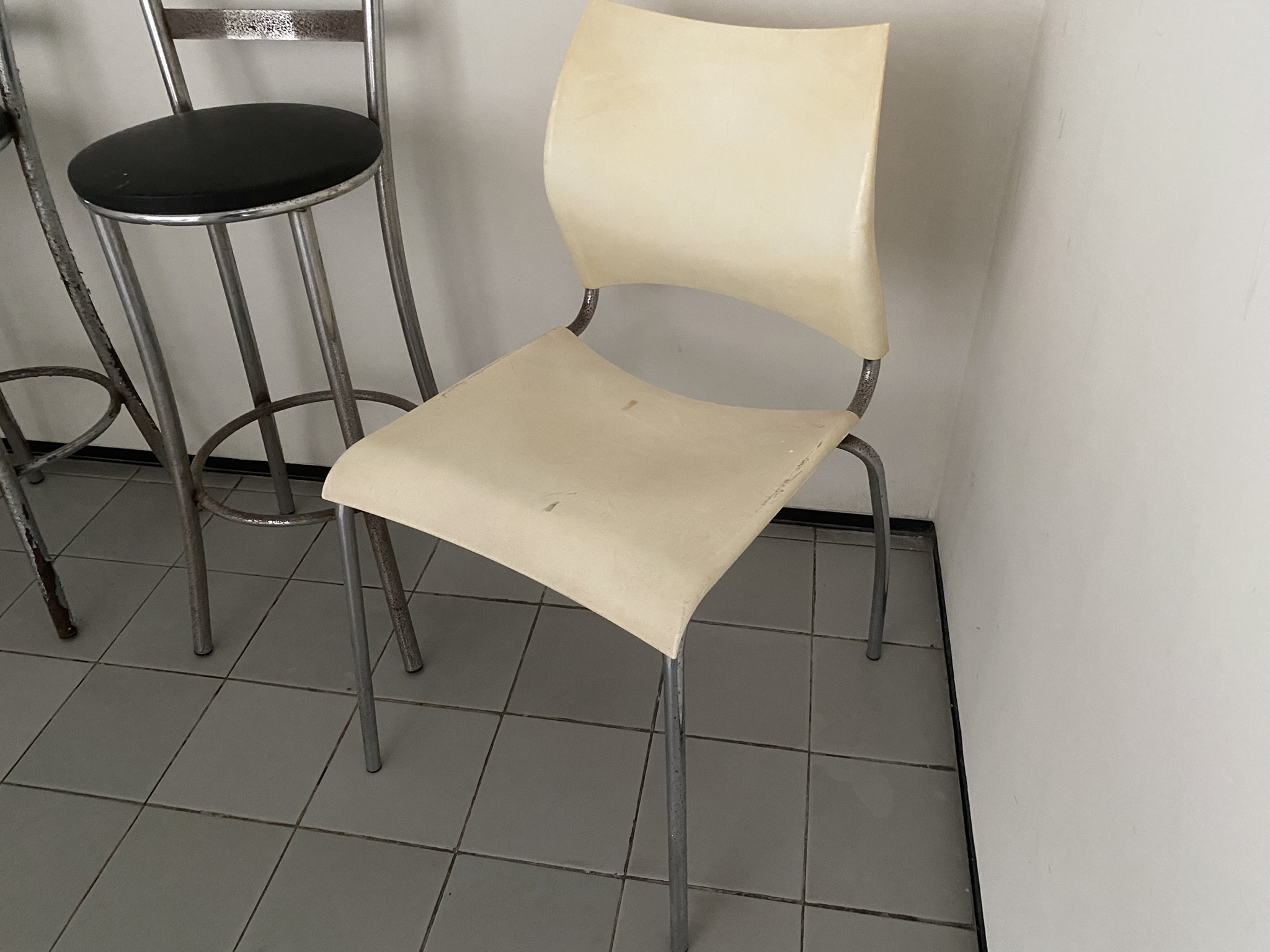 Cadeira Amarela Moderna - Código PRD-006